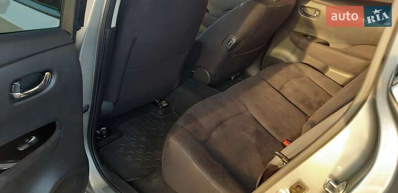 Хетчбек Nissan Leaf 2015 в Луцьку