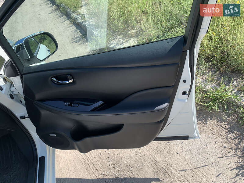 Хетчбек Nissan Leaf 2014 в Дніпрі фото 25 Хетчбек Nissan Leaf 2014 в Дніпрі