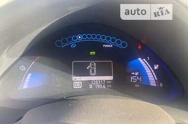 Хэтчбек Nissan Leaf 2011 в 