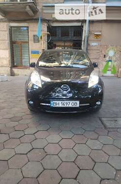 Хэтчбек Nissan Leaf 2014 в 