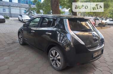 Хэтчбек Nissan Leaf 2014 в 