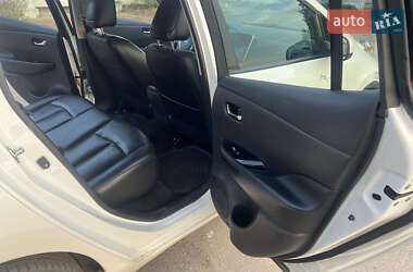 Хэтчбек Nissan Leaf 2013 в 