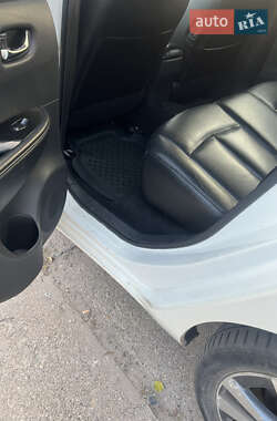 Хэтчбек Nissan Leaf 2013 в 