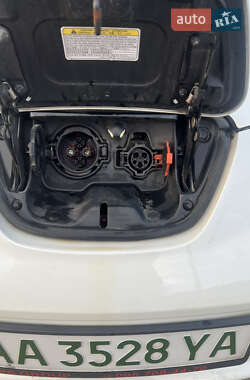 Хэтчбек Nissan Leaf 2013 в 