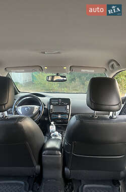 Хэтчбек Nissan Leaf 2013 в 