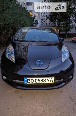 Хэтчбек Nissan Leaf 2013 в 