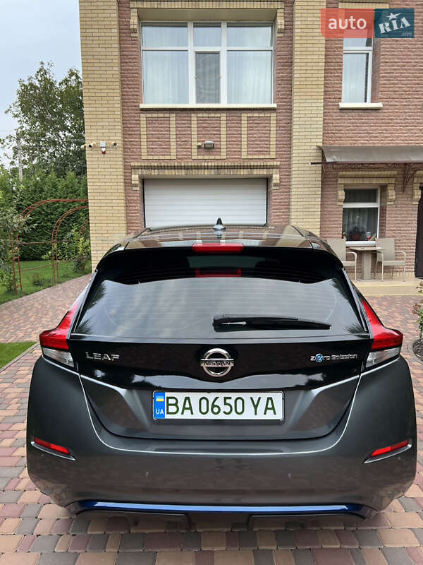 Хэтчбек Nissan Leaf 2021 в Кропивницком
