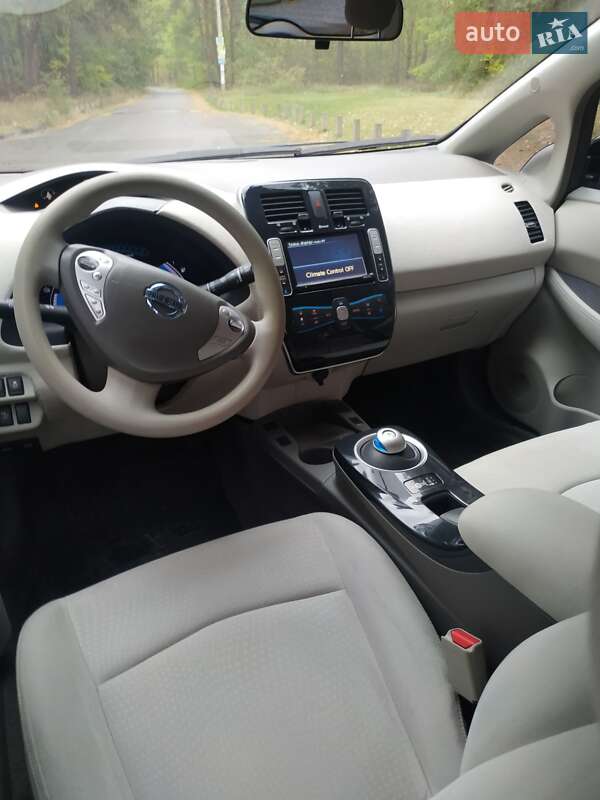 Хэтчбек Nissan Leaf 2011 в Новомосковске