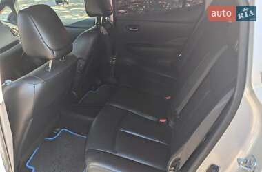 Хэтчбек Nissan Leaf 2013 в 