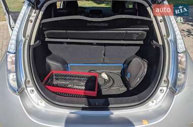 Хэтчбек Nissan Leaf 2013 в 