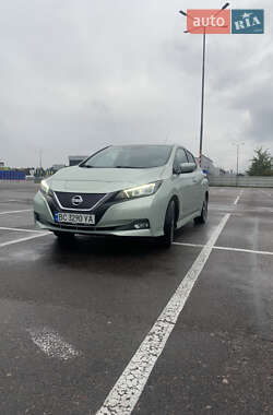 Хэтчбек Nissan Leaf 2018 в 