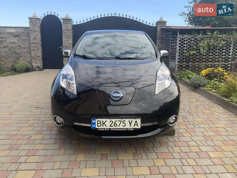 Хэтчбек Nissan Leaf 2014 в Ровно