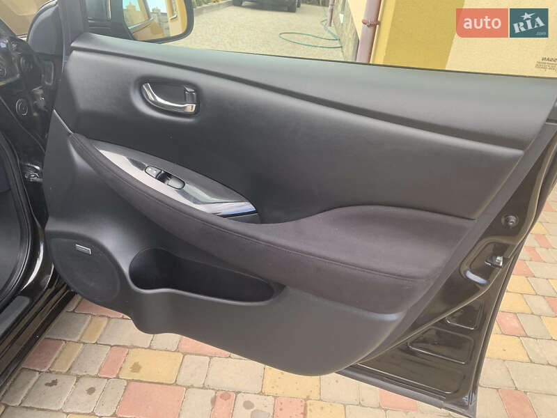 Хэтчбек Nissan Leaf 2014 в Ровно