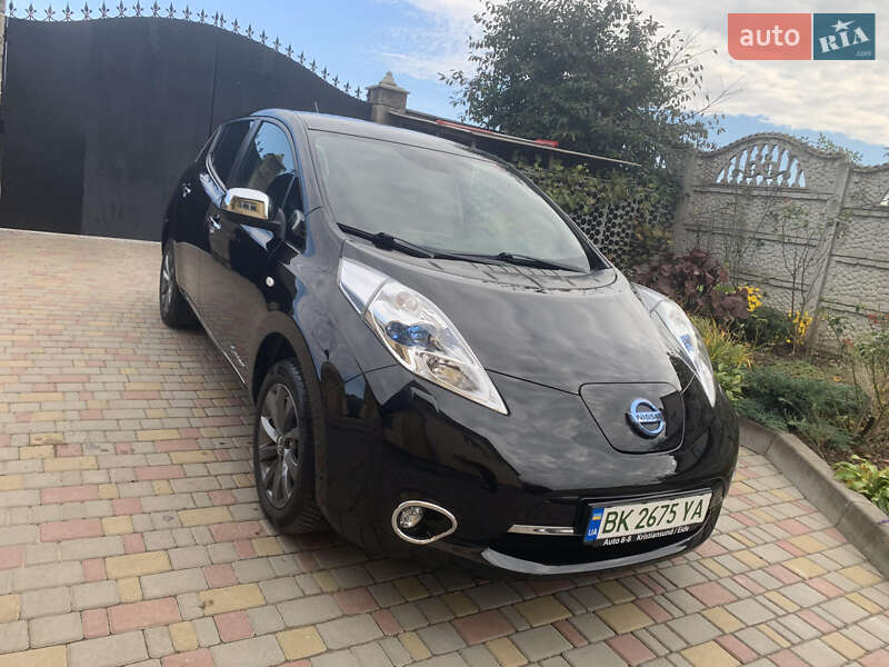 Хэтчбек Nissan Leaf 2014 в Ровно