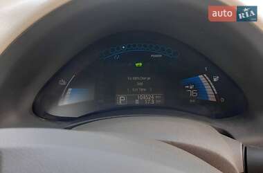 Хэтчбек Nissan Leaf 2011 в 