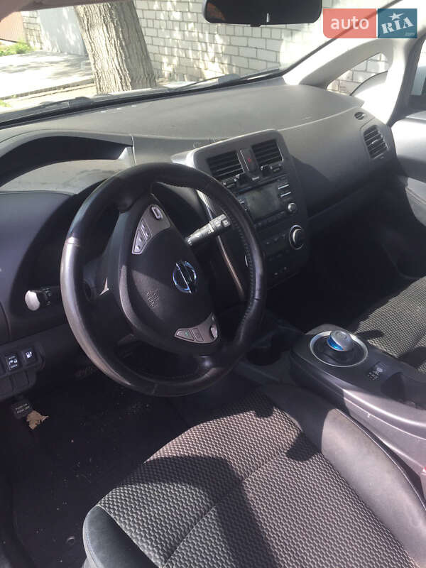 Хетчбек Nissan Leaf 2014 в Дніпрі