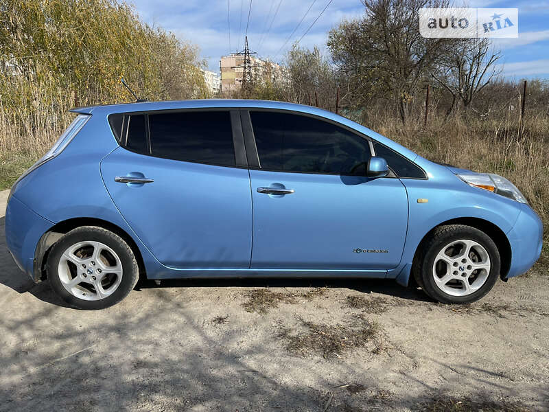 Хэтчбек Nissan Leaf 2013 в Запорожье