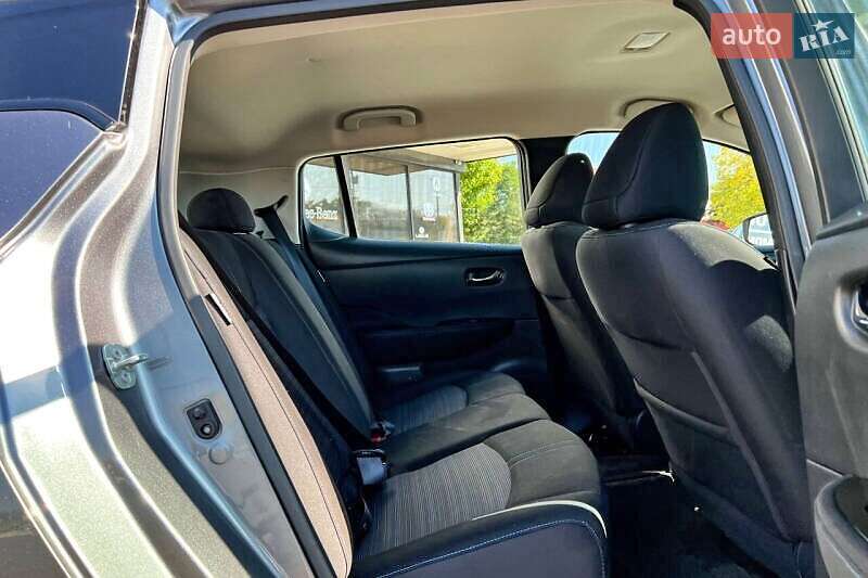 Хэтчбек Nissan Leaf 2021 в Киеве