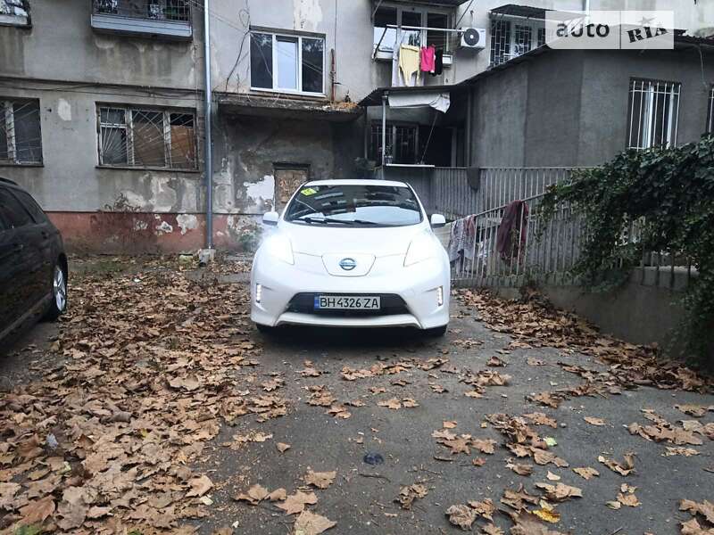 Хетчбек Nissan Leaf 2014 в Одесі