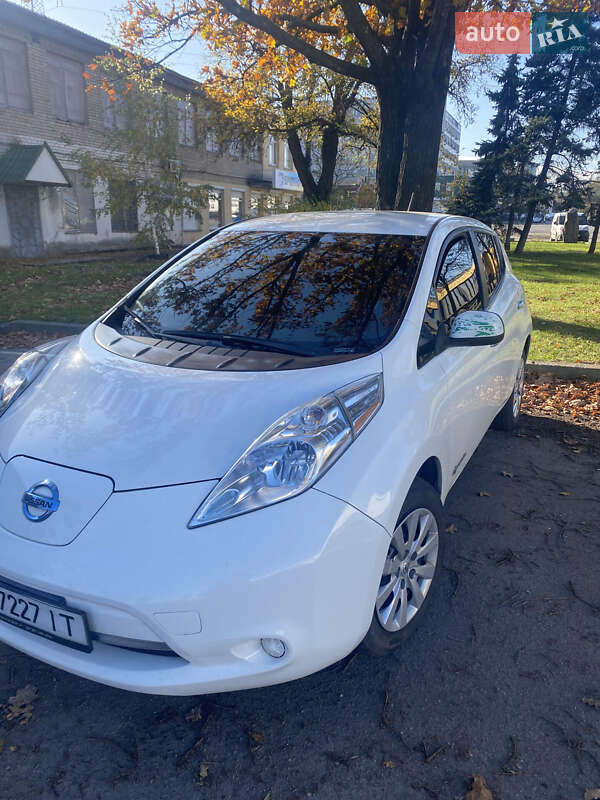 Хэтчбек Nissan Leaf 2015 в Днепре