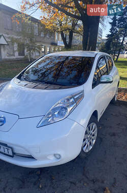 Хэтчбек Nissan Leaf 2015 в Днепре