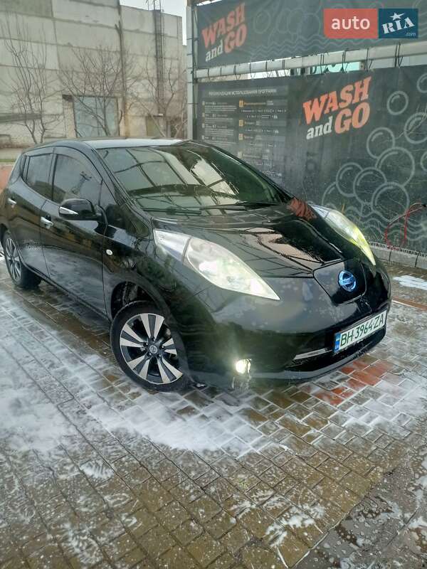 Хетчбек Nissan Leaf 2012 в Миколаєві