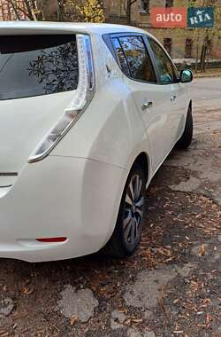 Хэтчбек Nissan Leaf 2015 в Николаеве