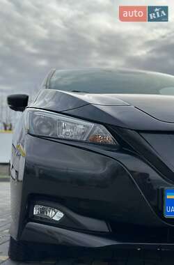 Хэтчбек Nissan Leaf 2018 в 