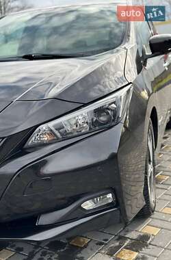 Хэтчбек Nissan Leaf 2018 в 