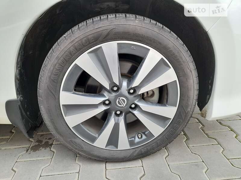 Хэтчбек Nissan Leaf 2016 в Черноморске