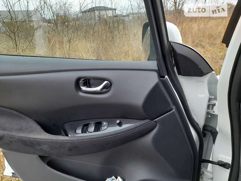 Хэтчбек Nissan Leaf 2016 в Черноморске