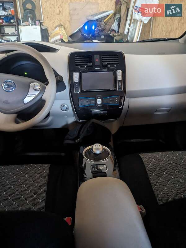 Хэтчбек Nissan Leaf 2011 в Запорожье
