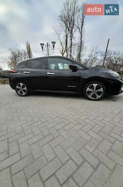 Хэтчбек Nissan Leaf 2018 в Могилев-Подольске