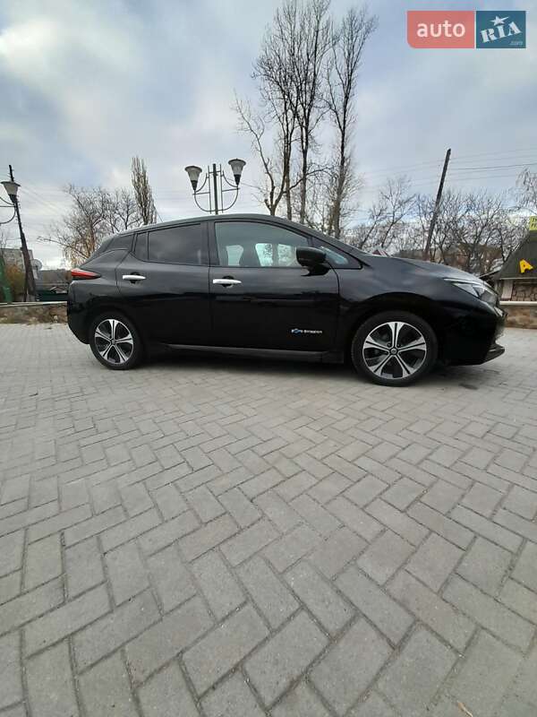 Хэтчбек Nissan Leaf 2018 в Могилев-Подольске