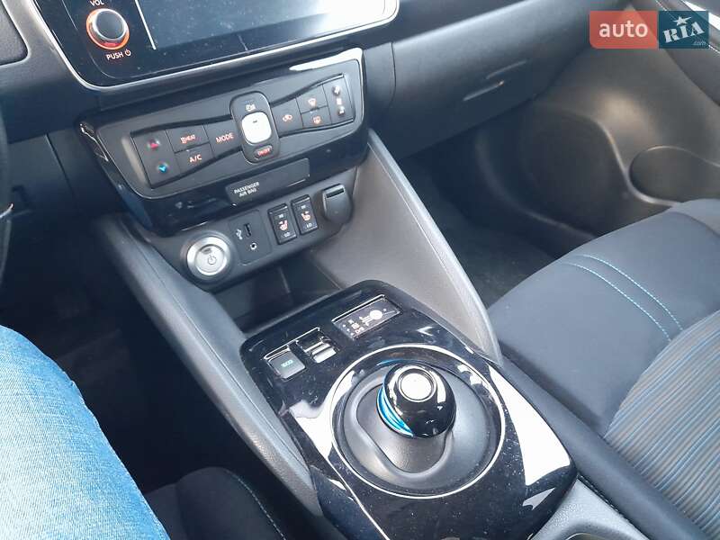 Хэтчбек Nissan Leaf 2018 в Могилев-Подольске