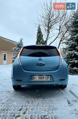 Хэтчбек Nissan Leaf 2015 в Семеновке