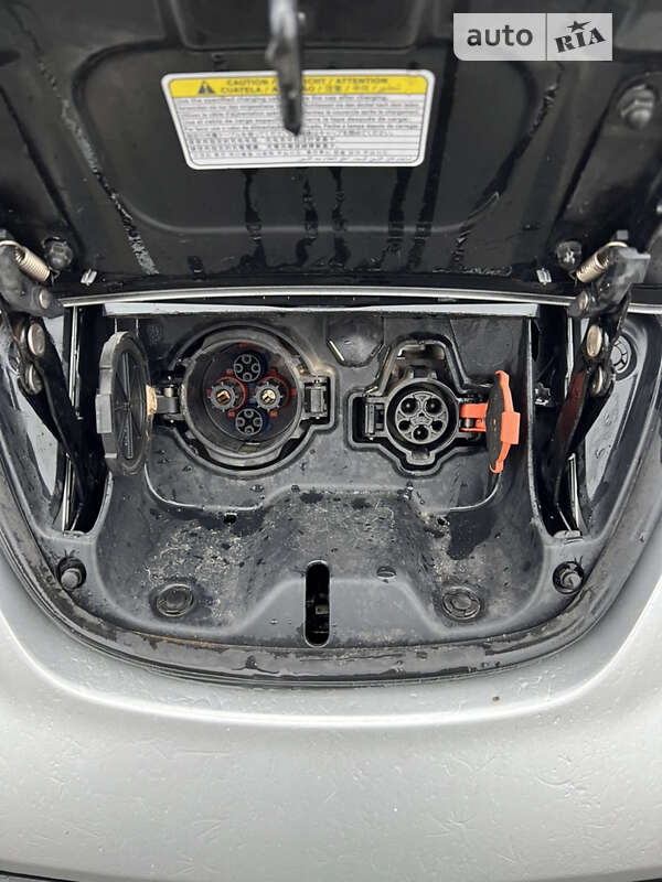 Хетчбек Nissan Leaf 2014 в Дніпрі