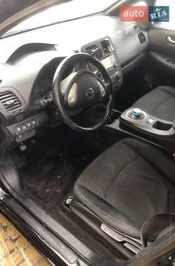 Хэтчбек Nissan Leaf 2013 в 