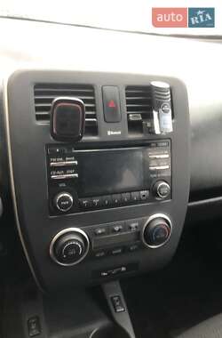 Хэтчбек Nissan Leaf 2013 в 