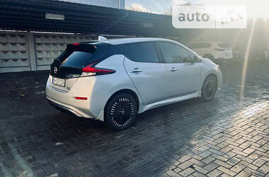 Хэтчбек Nissan Leaf 2022 в Киеве