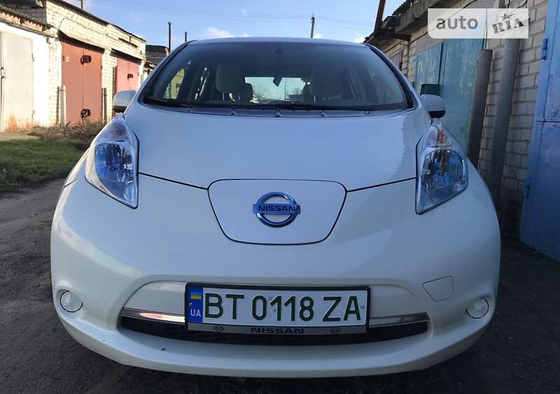 Хэтчбек Nissan Leaf 2014 в Херсоне