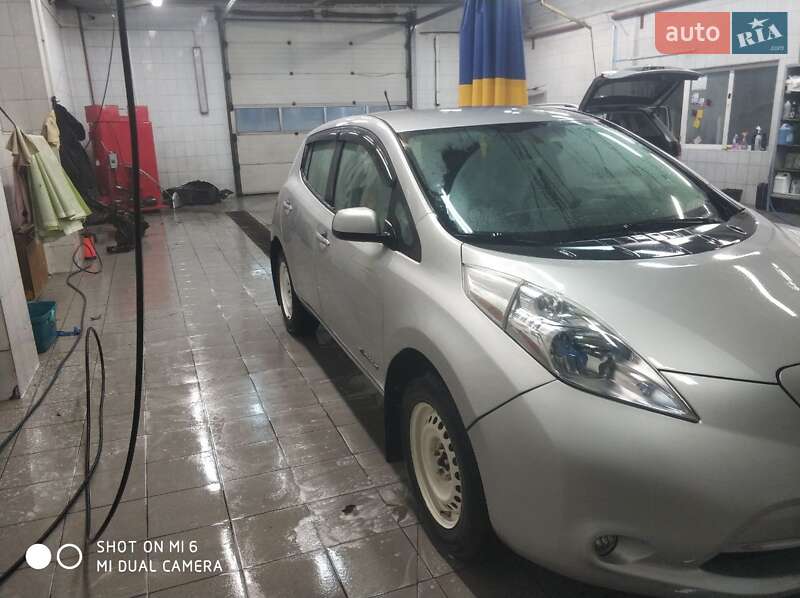 Хэтчбек Nissan Leaf 2014 в Киеве