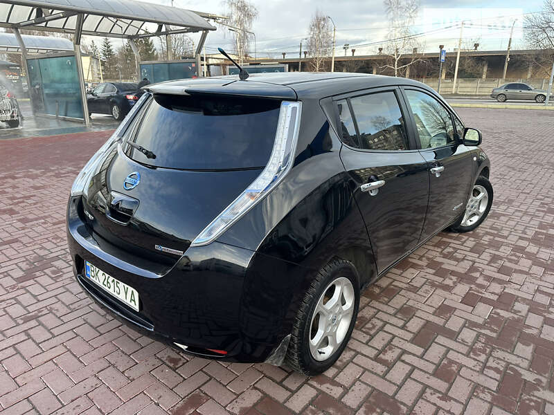 Хэтчбек Nissan Leaf 2012 в Ровно