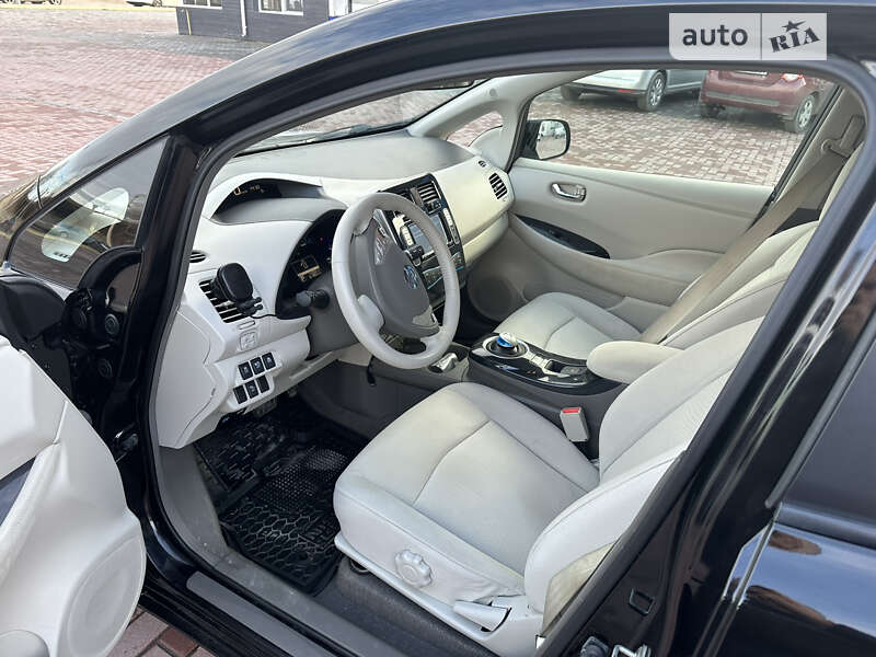 Хэтчбек Nissan Leaf 2012 в Ровно
