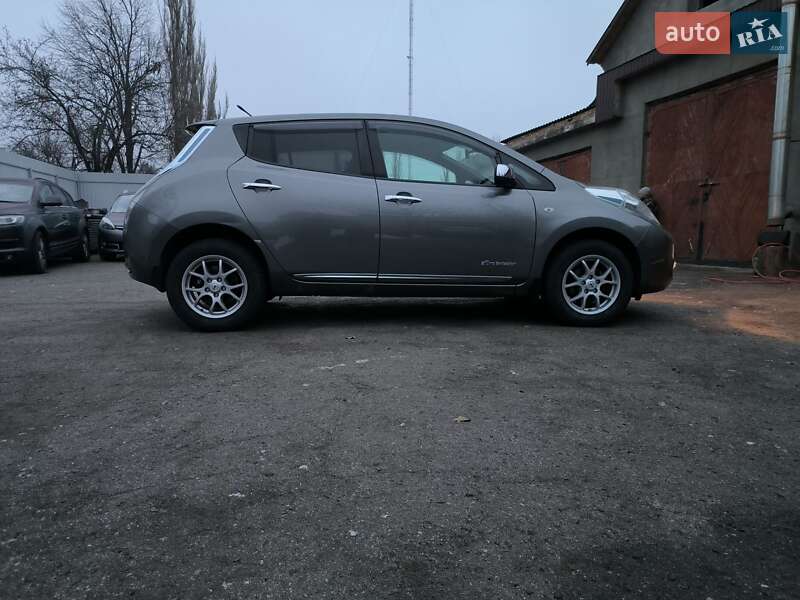 Хэтчбек Nissan Leaf 2014 в Гайвороне
