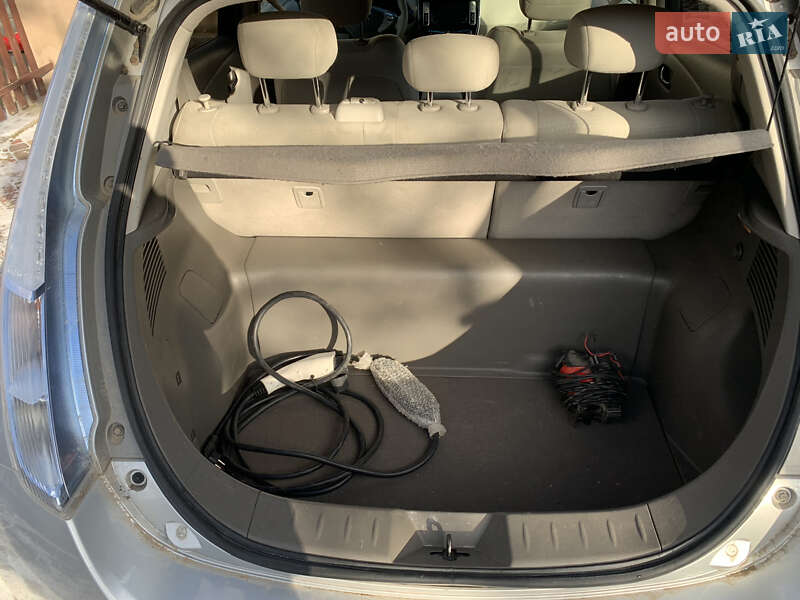 Хетчбек Nissan Leaf 2012 в Іршаві