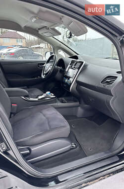 Хэтчбек Nissan Leaf 2014 в 