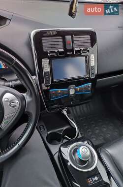 Хэтчбек Nissan Leaf 2015 в 