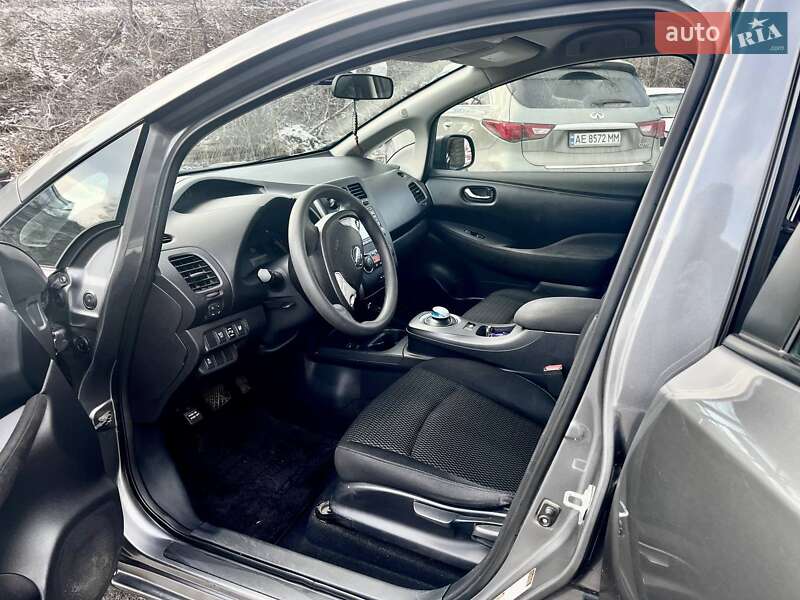 Хетчбек Nissan Leaf 2016 в Дніпрі