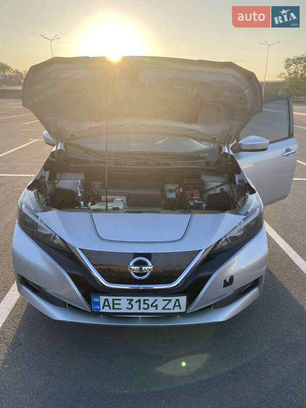 Хетчбек Nissan Leaf 2018 в Дніпрі
